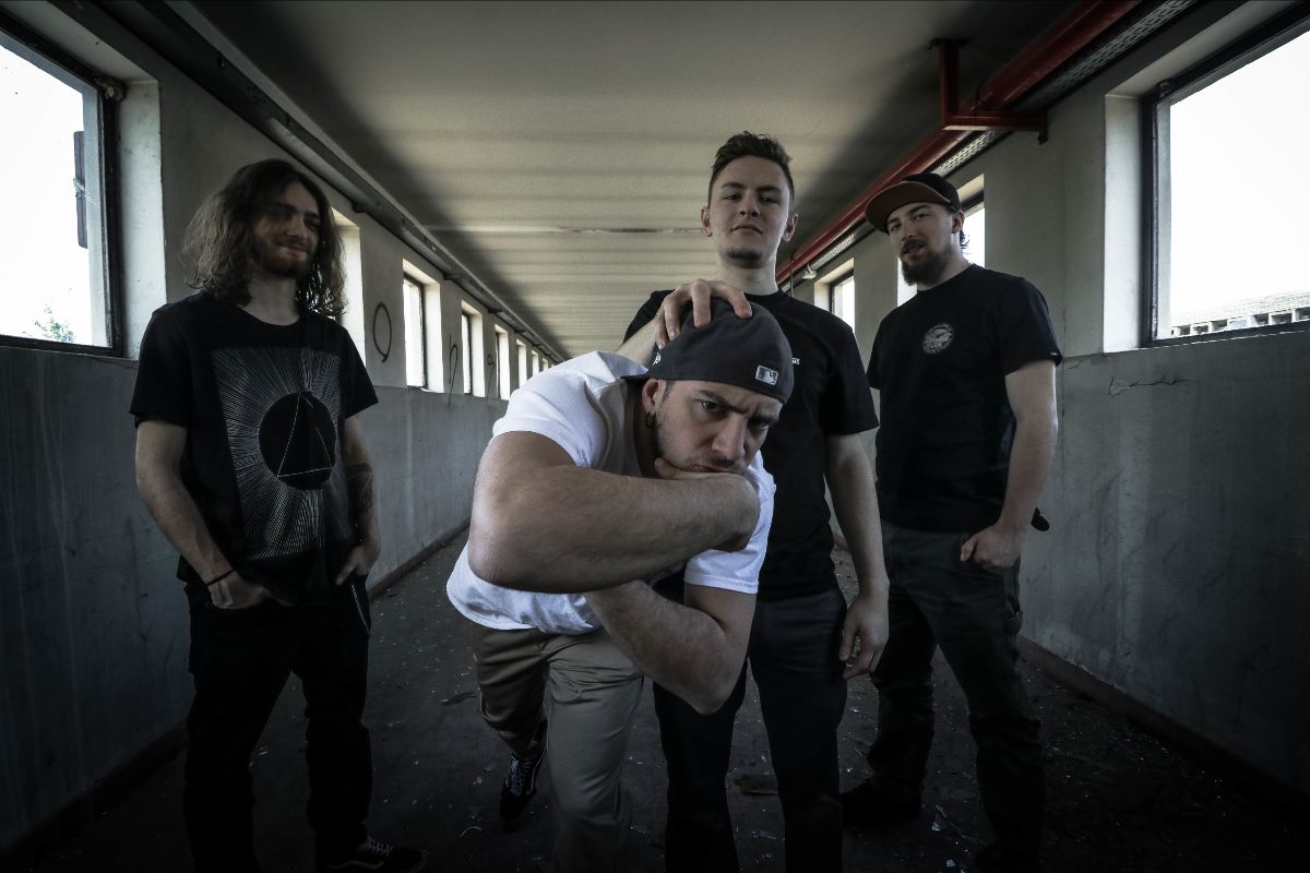 PressThis_PR's tweet photo. HARAKIRI nuovo video dei DISTORTED VISIONSΒ π₯ #metalcore #numetal #video #distortedvisions #harakiri #borndead- https://t.co/8nT7IHsWxt https://t.co/16IVroEmQW