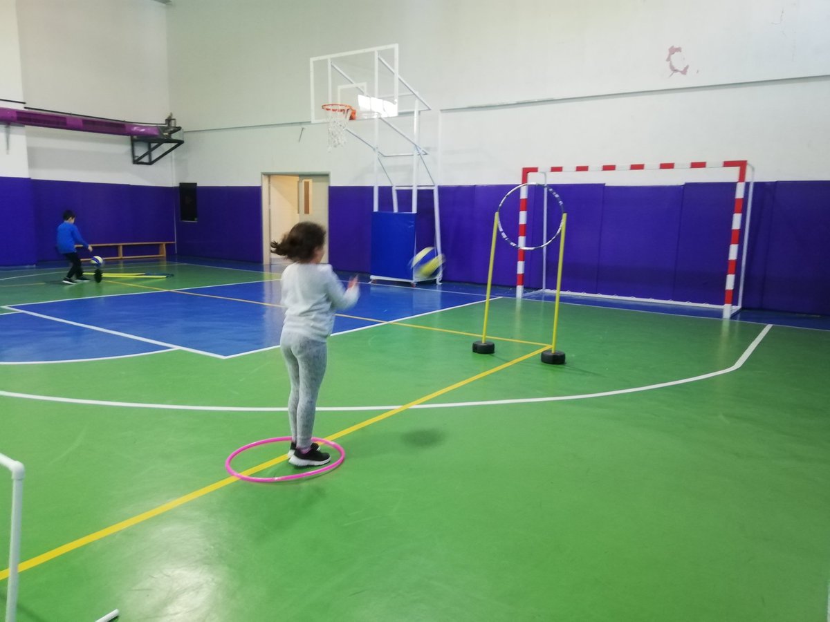 İlkokul kademesinde düzenlemiş olduğumuz stafet yarışmasından kareler 🏃🏼‍♂️🏃🏽‍♀️🎖️

#UğurdaAktifYaşam
<a href="/oguz_turkmenli/">Oğuzhan TÜRKMENLİ</a> <a href="/nilcicek/">Nil Çiçek</a> <a href="/sunalkarapostal/">Sunal GÜREL</a> <a href="/UgurOkullari/">Uğur Okulları</a> @bornovakampusu