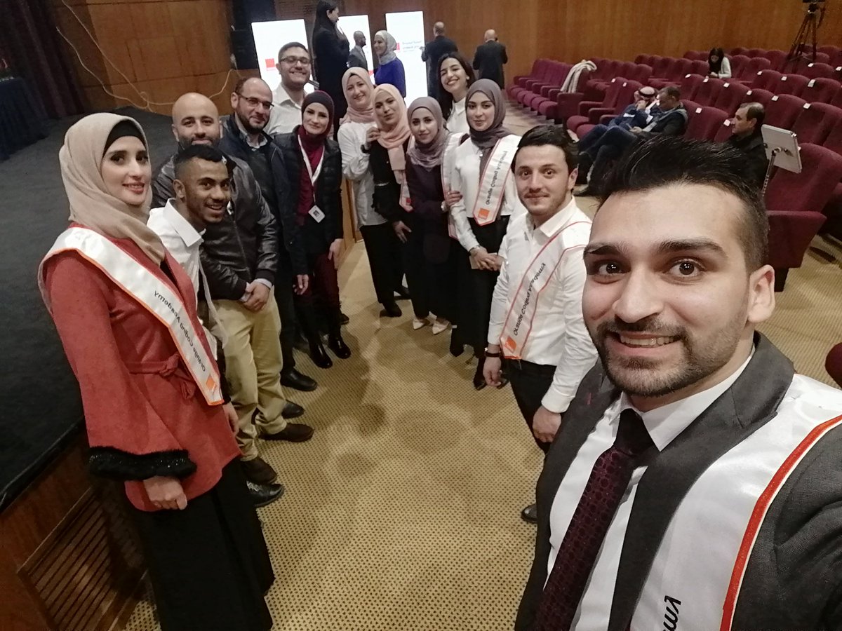 Naamanmunther's tweet photo. عائلة موضوع في حفل تخريج طلاب اكاديميه البرمجة من اورنج
#CodingAcademyByOrange https://t.co/CPhAFWRY00