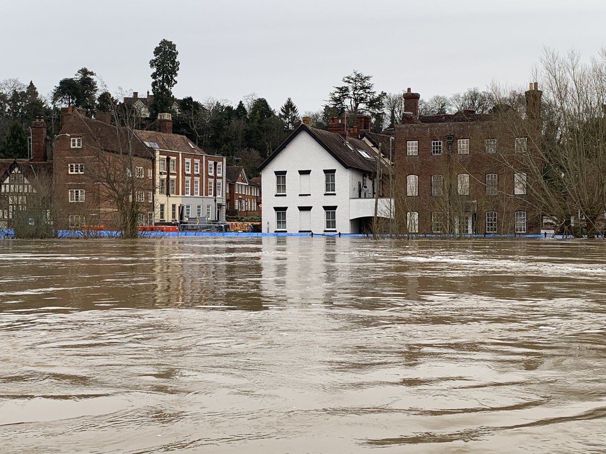 IanJonesEA's tweet image. In #Bewdley this morning. It’s difficult to see my home town hunkered down while the #Severn peak passes through, but I’m beyond proud of the work my colleagues have done to ensure it’s so well prepared #TeamEA