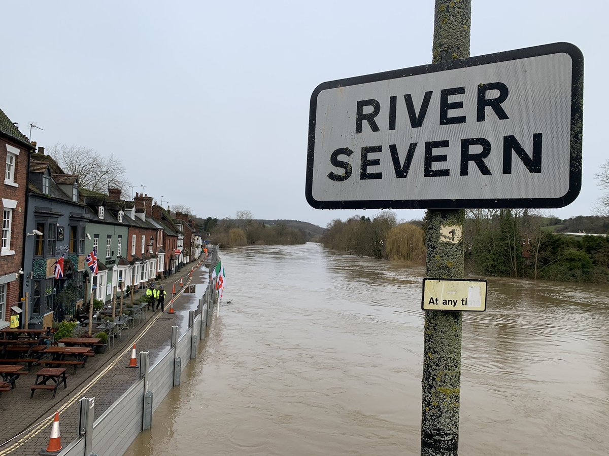 IanJonesEA's tweet image. In #Bewdley this morning. It’s difficult to see my home town hunkered down while the #Severn peak passes through, but I’m beyond proud of the work my colleagues have done to ensure it’s so well prepared #TeamEA