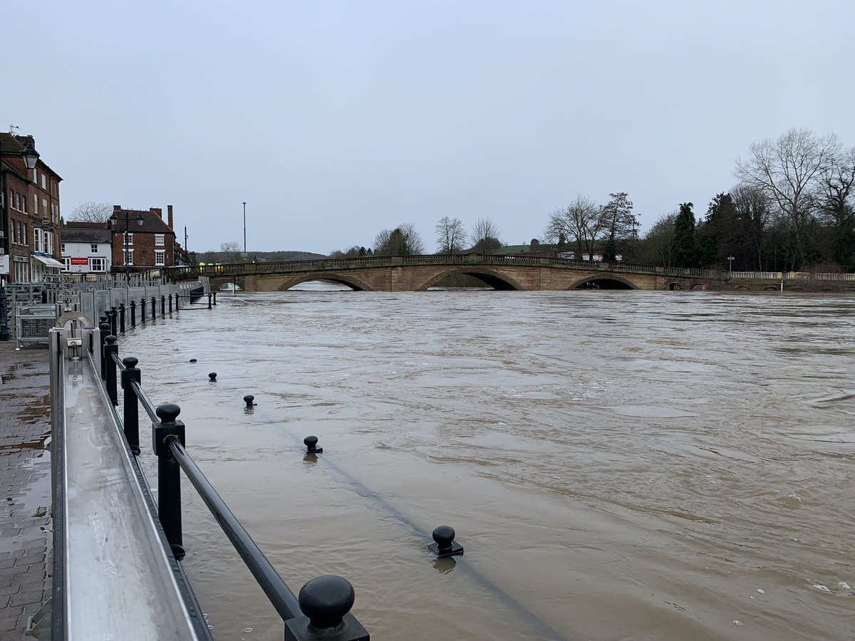 IanJonesEA's tweet image. In #Bewdley this morning. It’s difficult to see my home town hunkered down while the #Severn peak passes through, but I’m beyond proud of the work my colleagues have done to ensure it’s so well prepared #TeamEA