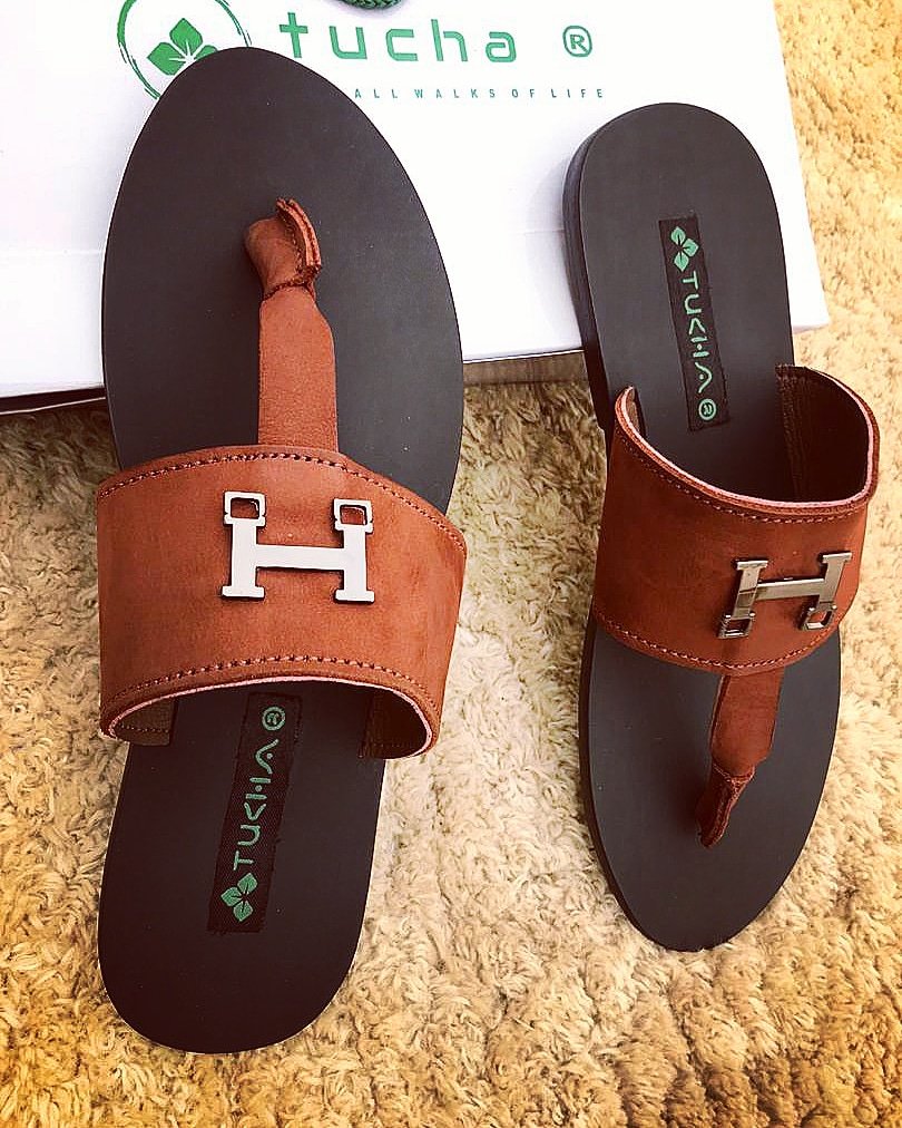 ottoclassic_ng's tweet photo. N8000
Male
Handcrafted
#ForAllWalksOfLife #WearTucha #brown #madeinnigeria #flipflops #slippers #gifts🎁 #giftideas #handmade #abuja #shoesaddict #mensfashion #casualstyle #casual #abuja #nigeria #slipperswag #shoes #shoestyle #men #menwithstyle #menstyle #lagos https://t.co/M6kFgY0sCH