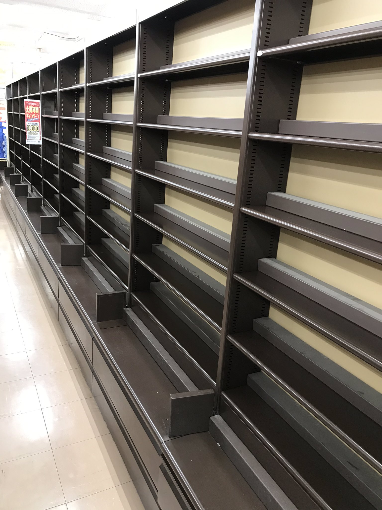 古本市場京山店 Pa Twitter 古本売場のレイアウト変更も いろんな社員さん バイトさんの 力を借りて形になりました 誠にありがとうございます これでお客様にまた たくさんの 古本を買っていただけます ぜひ買って下さい お願いしま す 切実