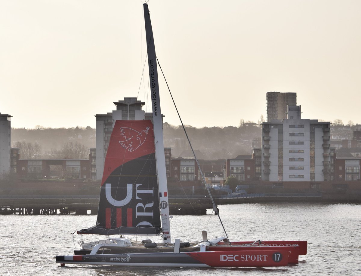 AJBC_1's tweet photo. .@FrancisJoyon & #IDECSport heading up the #Thames for official welcome in #London after completing record breaking #sailpowered #tearoute trip from #HongKong to London (Dartford) in 31 days, 23 hours, 36 minutes and 46 seconds @ChrisLivett EQUITY acting as photo chase #dlr_blog https://t.co/r0sfkXCKxu