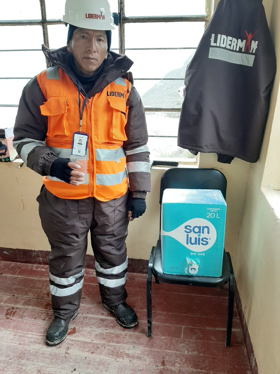 KennedyPaucar's tweet photo. Si se puede se hace, se dotó con agua al personal operativo en la unidad minera Raura; si el personal está feliz, son pocas las fallas en la operación. https://t.co/j4JlrZDCxg