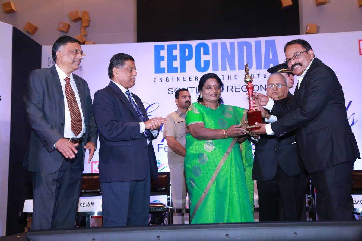 etatechnologyin's tweet photo. Received Star Performer 2017-2018 Trophy from Governor of Telangana @DrTamilisaiGuv in the Machine Tools &amp; Parts and Accessories Group (Medium Enterprise) organised by @eepcindia

#EEPCINDIA #MediumEnterprises #SME 
@indianengineer4 @TelanganaCMO https://t.co/3b1zfxMHLA