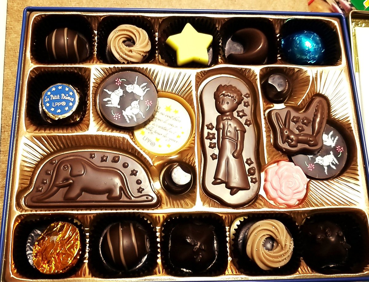 バレンタインに買った星の王子さまチョコを開封～!いやぁかわいい……象をのみこんだウワバミのチョコ入ってるの最高。 