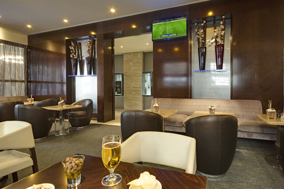MeliaGenova's tweet photo. Coffee with friends? ☕️
Whatever the reason for your meeting at Blue Lounge, we're here to welcome you in style!😉
#MeliaGenova
#onlyinmelia https://t.co/T46ZP6dnWS