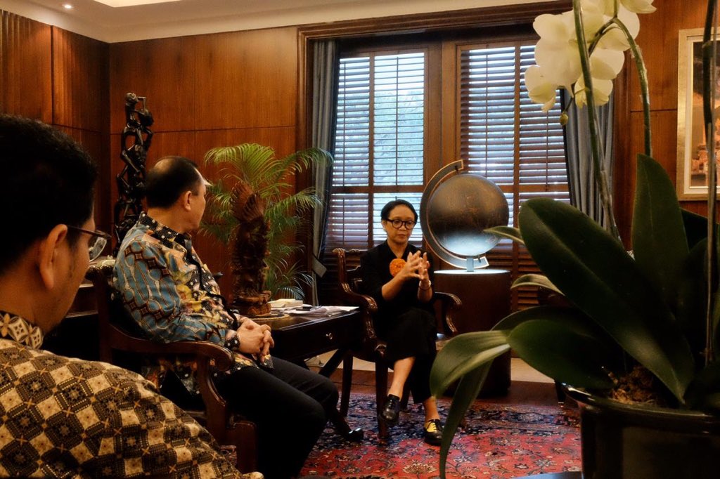 Siang ini saya berdialog dengan Ketua Komnas HAM, Ahmad Taufan Damanik, dan para Komisioner Komnas HAM (19/02) untuk bahas optimalisasi keanggotaan Indonesia di Dewan HAM PBB.