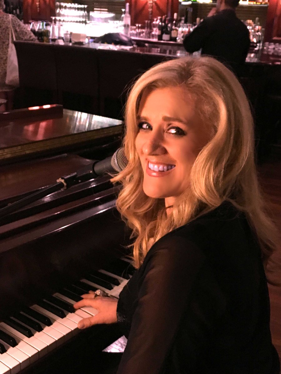 angiedeanmusic's tweet photo. Join Angie Dean in the #HighlanderBar at the gorgeous @StamfordHotels from 6:30pm this Friday evening to unwind with a drink &amp; fantastic live music 🎤🍷

#AngieDean #livemusic #relax #unwind #SirStamford #whatson #fun #drinks #AngieDeanMusic #jazz #pop #whisky #wine #blonde https://t.co/YEWgEZ48Gm