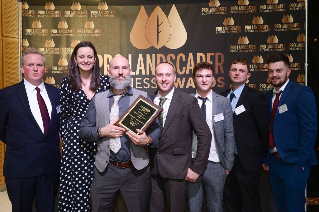ProLandscaperUK's tweet photo. Congratulations to Tony Benger Landscaping Ltd for the Commercial Landscape Company category sponsored by Green-tech at the Pro Landscaper Business Awards 2020! 🏆 @Greentechltd @tblandscapes #PLBA2020 https://t.co/h8emtxrAEN