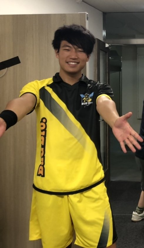 bug_bro's tweet photo. 【#BuGBroメンバー紹介】
『セイラ』
今は監督。
フットサルで鍛えた高い身体能力により、無限の体力で相手を翻弄する。
ただしフットサルで身体を痛めてHADOが出来なくなることも。
脳筋に見えて実はインテリ系。
好きな絵画は『我々はどこから来たのか 我々は何者か 我々はどこへ行くのか』←文字数 https://t.co/UduHijIBVK
