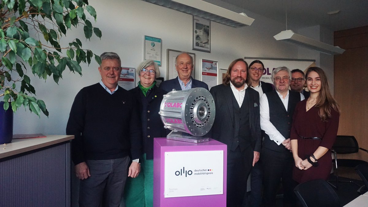 Molabo48V's tweet photo. Yesterday @ToniHofreiter,@Tania_Ottobrunn, @KilianKorner, Christoph Nadler and Volker Leib of @Die_Gruenen visited us at our office. Thank you for the interesting discussion about the future of #emobility and your interest in our technology #ISCAD.
#Elektromobilitaet #48V https://t.co/92ZaTBcFxh