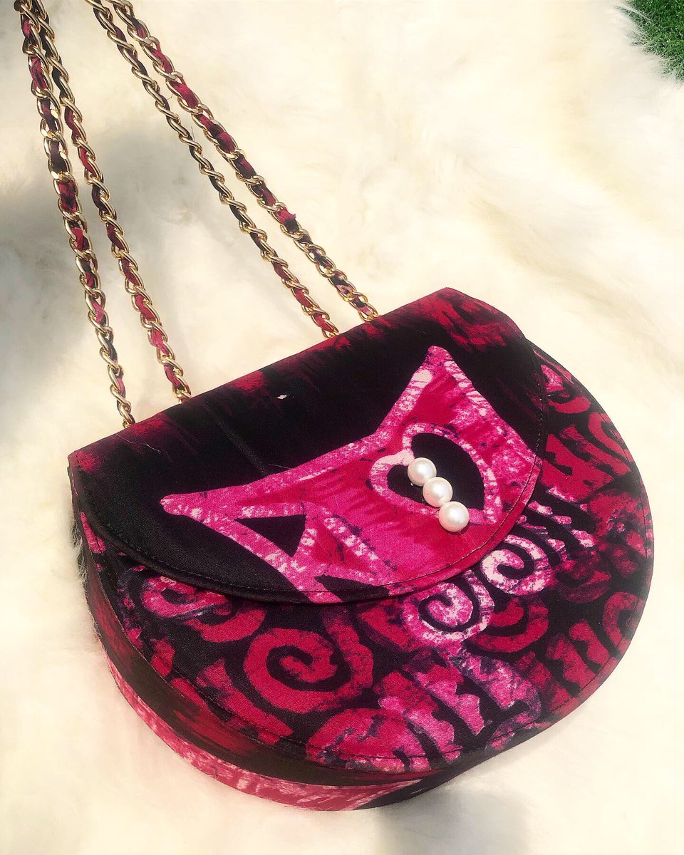 Neyemod's tweet photo. Introduce our latest Urban Active #ChainBag THE ADIRE CULTURE Bag••••Style Welcomed #bag made by hand and from the heart•••••Affordable luxury
WhatsApp>>07033450020 or send us a Dm❣️ #neyemodadirebag #bags #adirebag #fabricproducts #fabricbags #bagforwomen https://t.co/kBXm9syEl5