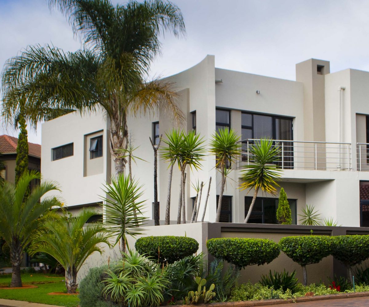RiverfieldsGrow's tweet photo. Looking for a beautiful, modern home? How about a contemporary property on a quiet street in Glen Erasmia Boulevard Estate?
https://t.co/ZmyosfwE0R

#RiverfieldsGrow https://t.co/CIp3wBa7lT
