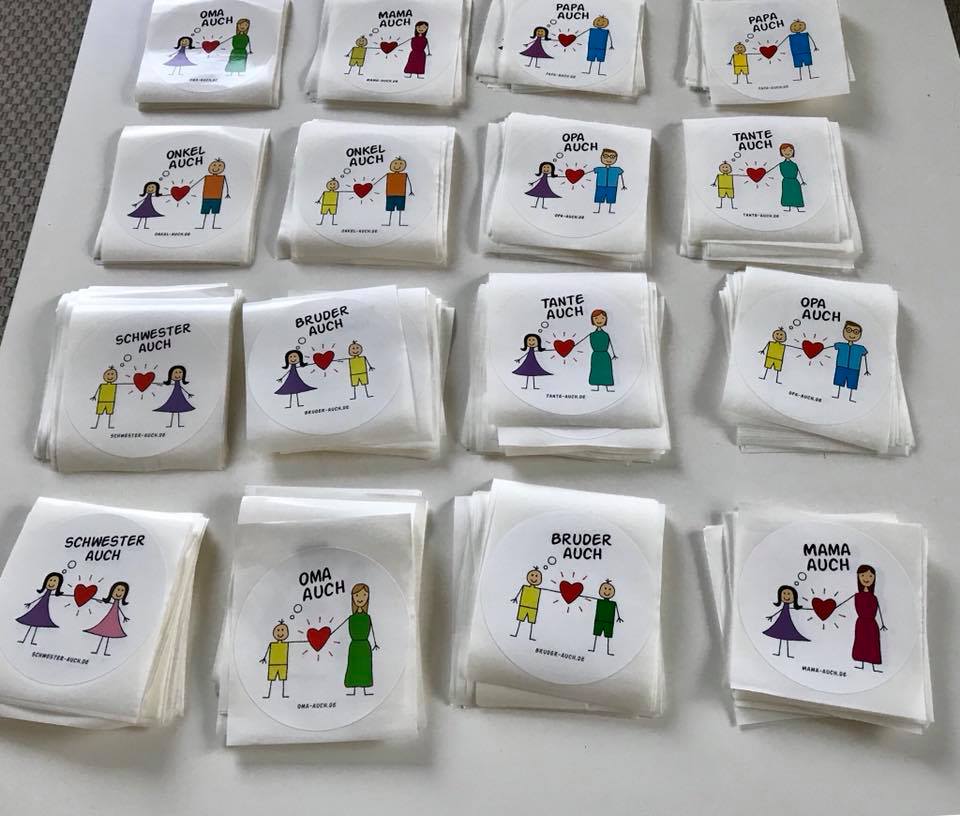 PapaMamaAuch (@papamamaauch) on Twitter photo <a href="/beideEltern/">ςнⓇⒾŜ💛</a> <a href="/vafkde/">Väteraufbruch für Kinder e.V.</a> <a href="/PapaPicknick/">Papa Picknick</a> <a href="/VaeterohneRecht/">Väter ohne Rechte</a> <a href="/Vaeter_Netzwerk/">Väter-Netzwerk e.V.</a> <a href="/efkir/">efkir - Eltern für Kinder im Revier e.V.</a> @_MIAeV_ @VAMV_BV Wir setzen uns für Kinder ein. Und für ihre Familien.
Denn Kinder brauchen ihre Familien: Eltern, Geschwister, Großeltern, Tanten, Onkel etc.
#BesserBeideEltern als #HalbeFamilien. <a href="/beideEltern/">ςнⓇⒾŜ💛</a> <a href="/vafkde/">Väteraufbruch für Kinder e.V.</a> <a href="/PapaPicknick/">Papa Picknick</a> <a href="/VaeterohneRecht/">Väter ohne Rechte</a> <a href="/Vaeter_Netzwerk/">Väter-Netzwerk e.V.</a> <a href="/efkir/">efkir - Eltern für Kinder im Revier e.V.</a> @_MIAeV_ @VAMV_BV Wir setzen uns für Kinder ein. Und für ihre Familien.
Denn Kinder brauchen ihre Familien: Eltern, Geschwister, Großeltern, Tanten, Onkel etc.
#BesserBeideEltern als #HalbeFamilien.