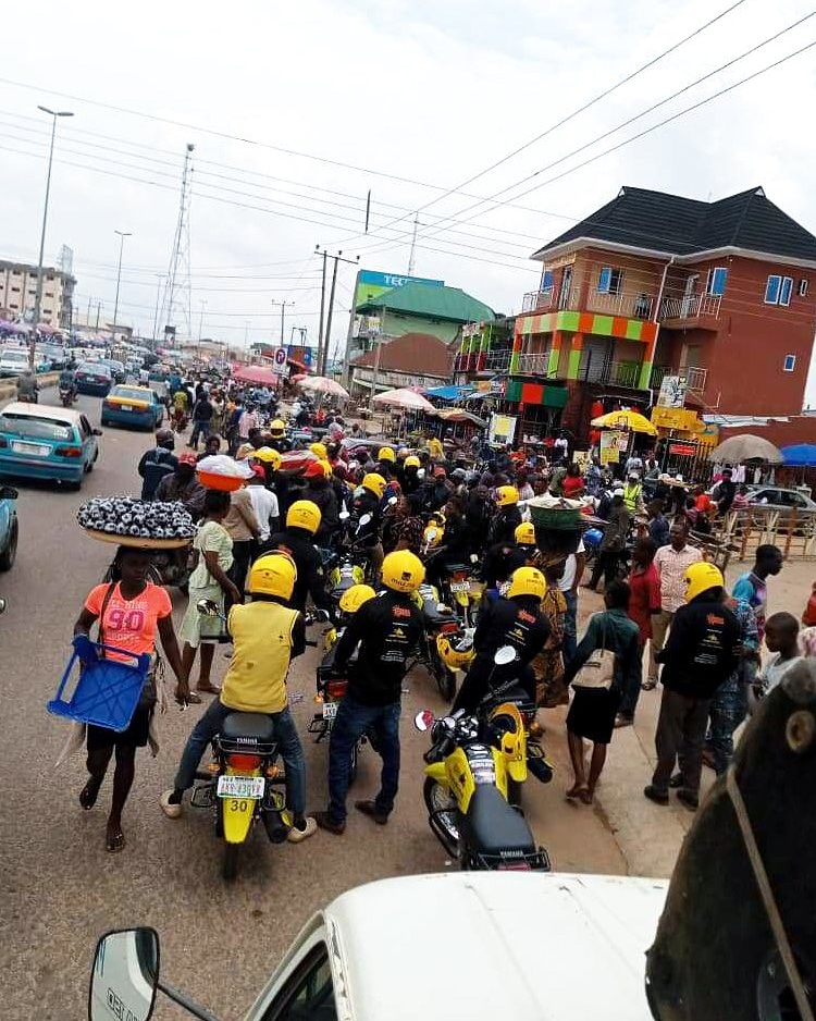 maxdrive_ai's tweet photo. MAXOkada, beautifying Akure one yellow helmet at a time😍😍. You love to see it
#akure #MAXDOTNG #MAXCities #MAXOKADA https://t.co/RMjVjHduOU