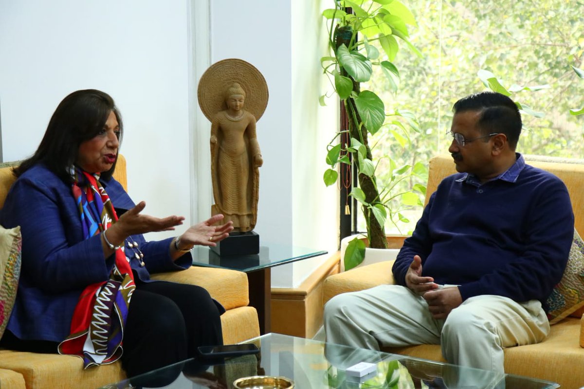 .<a href="/kiranshaw/">Kiran Mazumdar-Shaw</a> called on CM <a href="/ArvindKejriwal/">Arvind Kejriwal</a> after visiting a Mohalla Clinic in Saket. 

She appreciated the Delhi government's effort towards boosting primary healthcare and education.