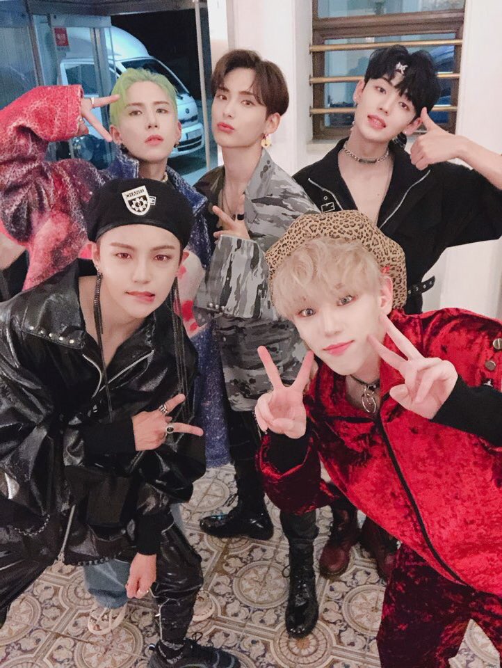 froggyphan's tweet photo. my happiness right here in two pictures 

#ProtectACE | #에이스를_지켜줄게 |  #AlwaysWithACE 

 #ACExCHOICE #LoveACEForever #OurHeroesACE #에이스_지켜줄게
@official_ACE7 https://t.co/v34DFulZI5