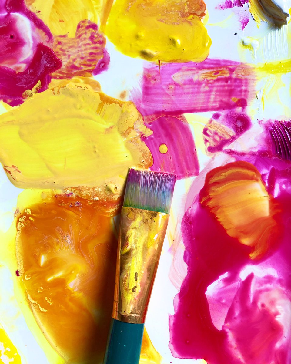 Had some fun using #procreate to make some fun designs based off my paint palettes - love these sunny colours 😍

Added a little graphical twist to it too- what do you think? 

#digitalartwork #paintpaletteinspiration
#happycolours #sunshine