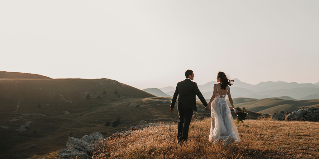 Looking for the perfect wedding venue - one which has stunning views and delicious menu choices?🤔 Elements is the perfect place for you. Whether you’re wanting a small or large party, we have a range of wedding options to suit all your needs.💍 
#elementsbude #wedding
