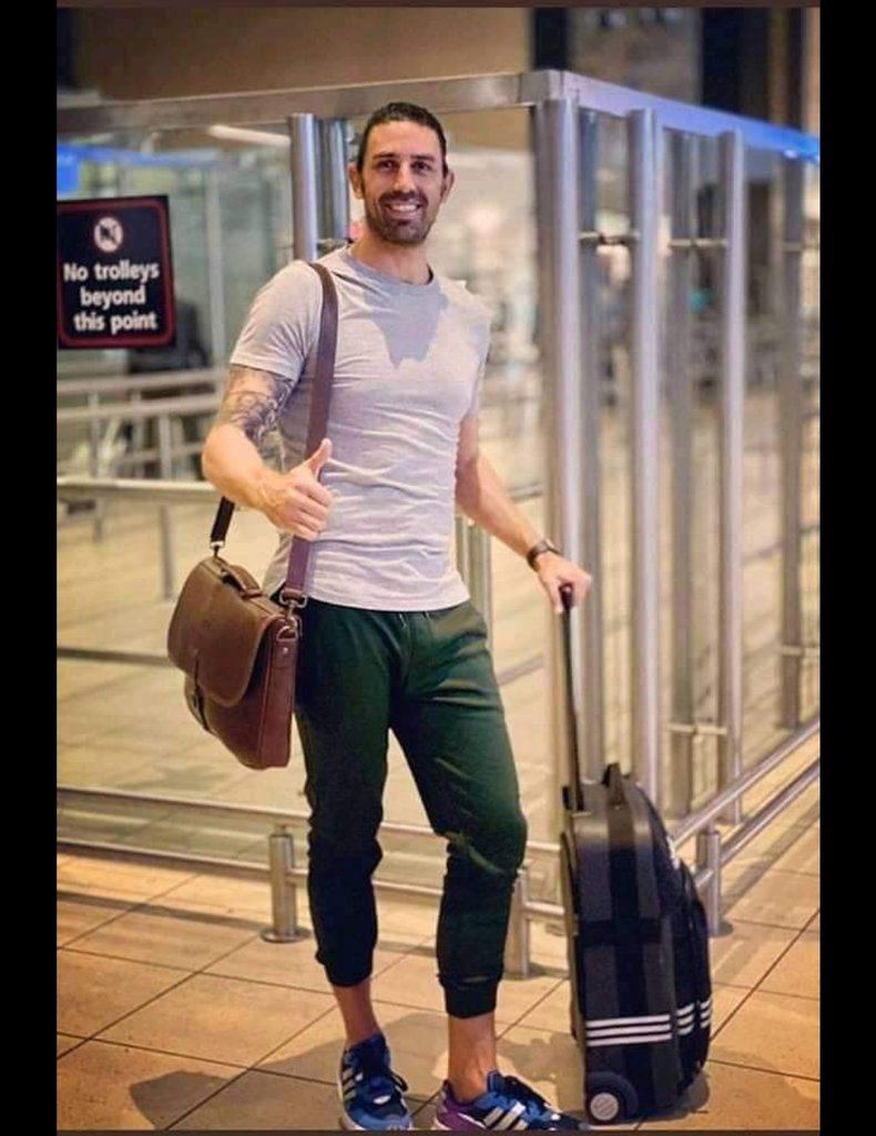 IamHunbli's tweet photo. Look who is here the last ball sixer
#David_Wise
#welcome_to_pakistan 💐💐❤️💞❣️😍
#LahoreQalandars https://t.co/xZu9IXr5QZ