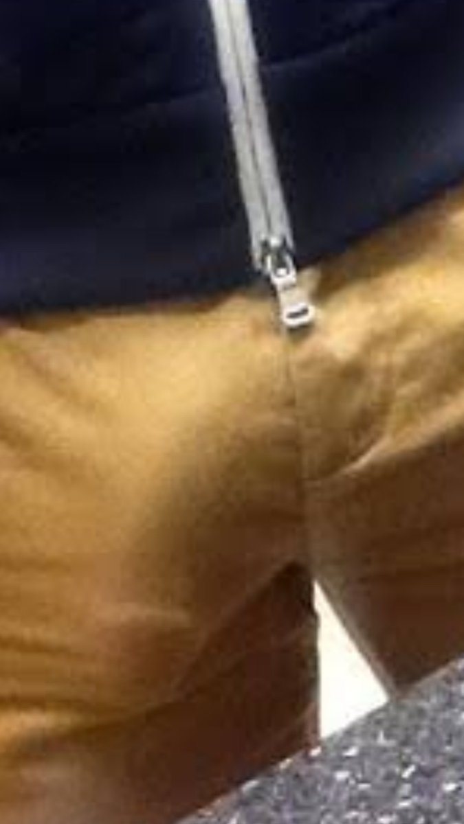 YARRAĞIM UYUYOR ,KALKMIŞ VE SERTLEŞMİŞ HALİNİ MERAK EDENLER TAKİP EDİN,MESAJ YAZIN İSTERSENIZ CANLI CEKİM VİDEOMU ATARIM YARRAĞIMI GORURSUNUZ.SİKİLMEK İSTEYENLERI SİKMEK İÇİN BURADAYIM.