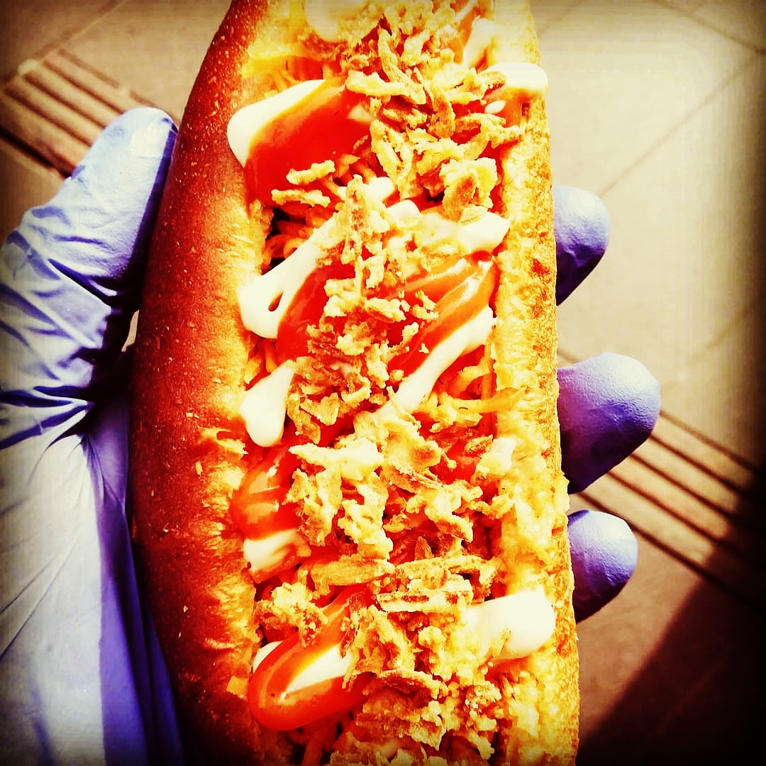 Coucou les Vévévores ! Aujourd'hui je vous propose : Un Coleslaw crémeux aux raisins secs / un Chutney de choux rouges et/ou un pickle de carottes à l'aneth🌭. Bonne journée à toutes-tous !!!

#vegan #hotdogs #Toulouse #streetfood #jardindesplantes #junkfoodvegan #vegetalien #bio