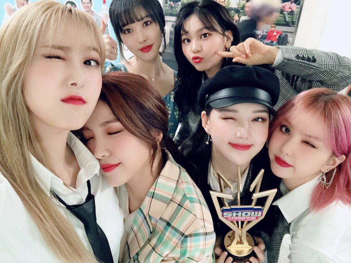 chyujuy's tweet photo. [GFRDofficial Update] : [❤️ #여친Day]
#여자친구 #GFRIEND 는
#버디 와 함께해서 항상 기쁨😍🥰만
받아가고 있어요‼️

언제나 여친이들과 함께해줘서 고마워요💜💙
오늘도 축하해요, 버디 ☘️

🏆 #Crossroads6thwin https://t.co/j9hgwRruqH