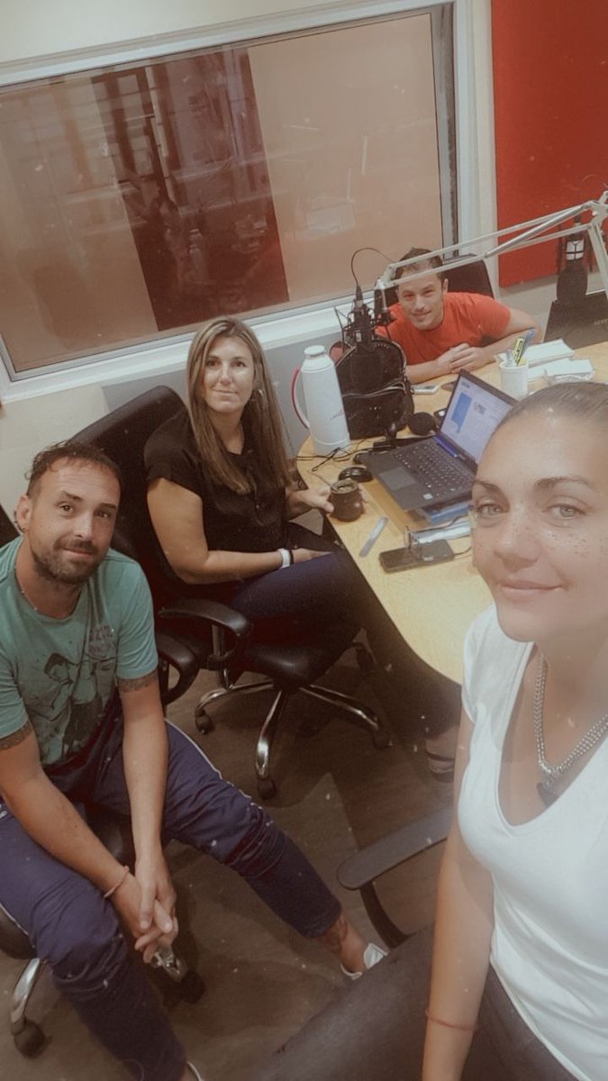 MFederal995's tweet photo. #BuenMiércoles
A partir de las 8 am te hacemos compañía con todo lo que queres saber antes de arrancar el día y la mejor música. 📻
¿nos acompañas? 📻
#MañanaFederal ☕
https://t.co/OcEO7aHns1
@FmFederal995 @FerGrisolia @georgipepe @silvipres #Juli https://t.co/FVoHojQJSZ