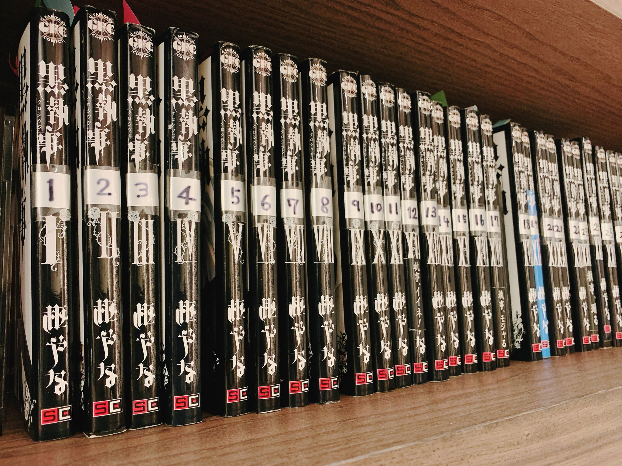 枢やな Staff 一方 黒執事原作者宅では 枢