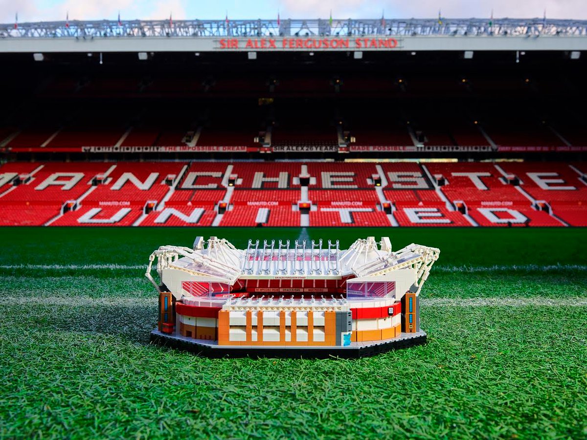 ActuFoot_'s tweet photo. Il y a 110 ans jour pour jour, Old Trafford été créé.

À cette occasion, un set LEGO – CREATOR du mythique stade de Manchester United À GAGNER :

🔁 RT + FOLLOW @ActuFoot_ et @LEGO_Group 

🍀 Tirage au sort dimanche. https://t.co/XBINM6jwLp