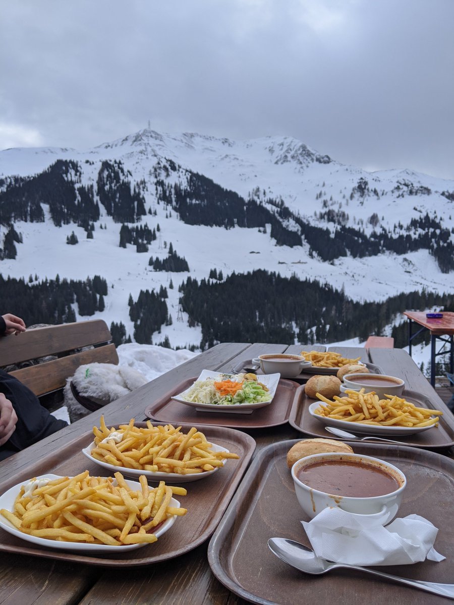 ArdenTrips's tweet photo. Day 4 lunchtime! Nothing better than chips and goulash soup to keep your energy up for anoher afternoon of brilliant skiing! The students are loving life on the slopes! ⛷️😎😁🍟 #slopesidelunch #foodandviews #happytimes https://t.co/caAk2EQvEn