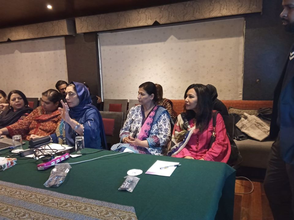 LubzBhayat's tweet photo. Joint awareness session with State Bank Of Pakistan (SBP) & HBL on Online Collection of Taxes and SME Finance (Specially Refinance and Credit Guarantee Facility for Women Entrepreneurs)
#WCCIL
#SBP
#HBL https://t.co/m93LgjEycU