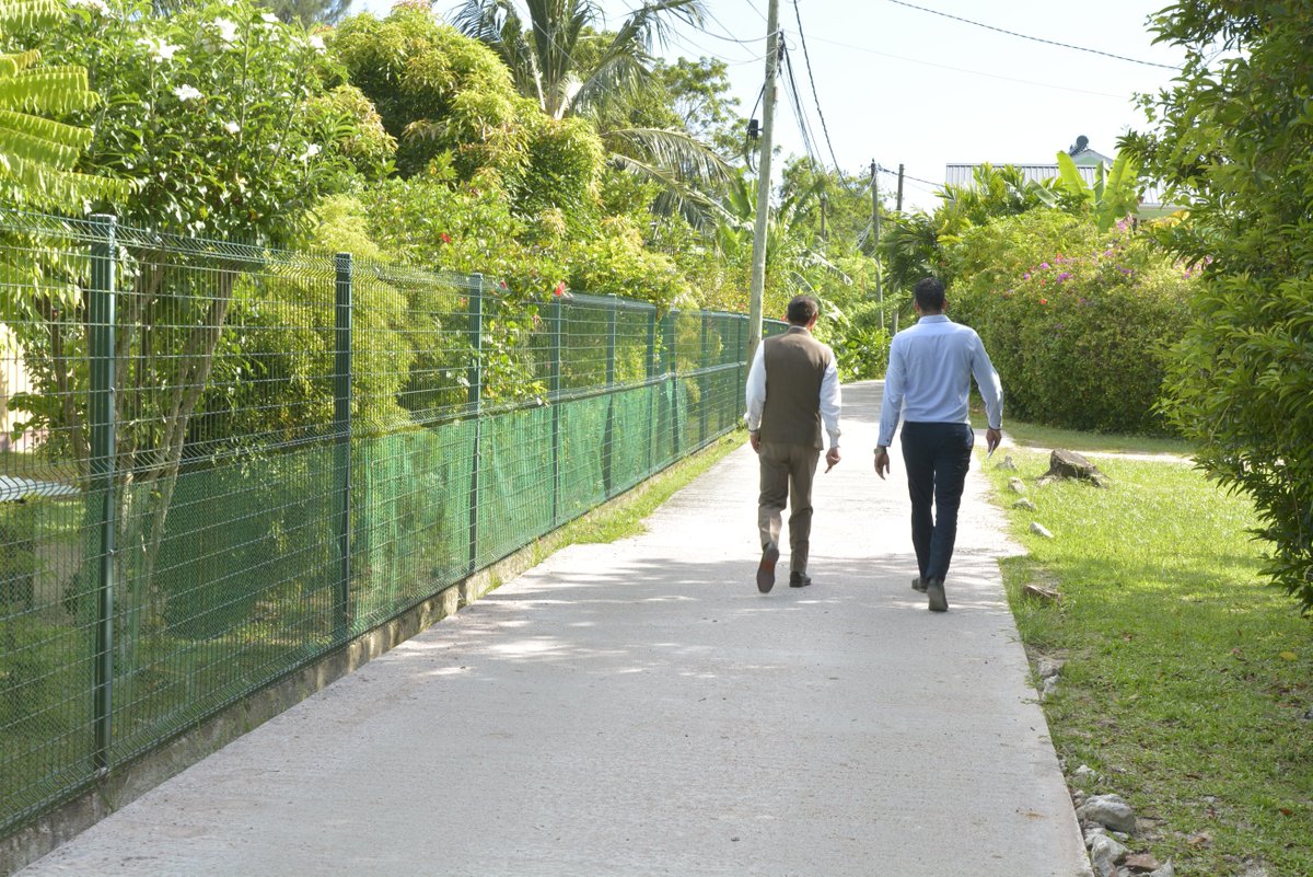 hci_seychelles's tweet image. High Impact Project 
Handover to community at Hoareau Road in #Praslin on 14 Feb by HC Gen Suhag and was 3rd project handover on the day, 2nd in Praslin alone! #HICDP #valentinegift #IndiaSeychelles #IndianGrant @IndianDiplomacy