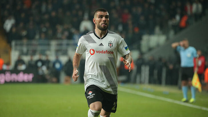gercekgundem's tweet photo. Sergen Yalçın'dan yeni hücum dörtlüsü! #Beşiktaş'ta #Rebecho'ya 11 ihtimali göründü...
https://t.co/SPkzhJ9Zrs https://t.co/UVZMCv3RQs