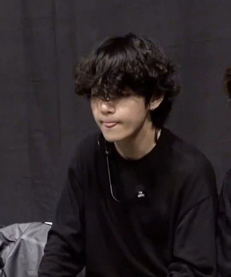 hazeIvante's tweet photo. Taehyung’s Curly Hair— a very needed thread https://t.co/7Bq8mwNISn