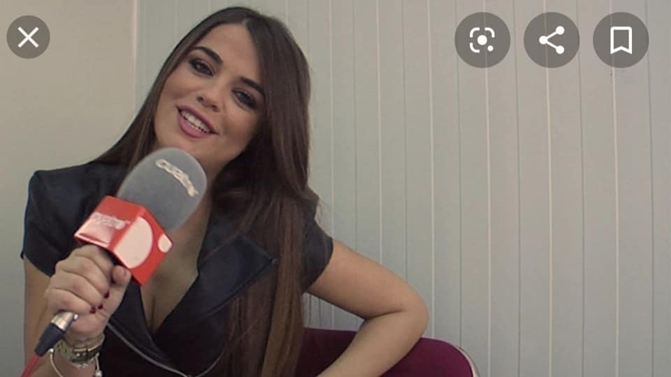 slortiz99's tweet photo. Alguien ha visto lo fea que era @violetamngr03 cuando empezó en tv? 😂. Sí, esa q va de diva metiéndose con todo el mundo..q horror.. @myh_tv @salvameoficial #myhyv #salvamediario #salvamedeluxe #laisladelatentaciones #Supervivientes2020 @Supervivientes @jjaviervazquez https://t.co/wpAuWtw4Gi