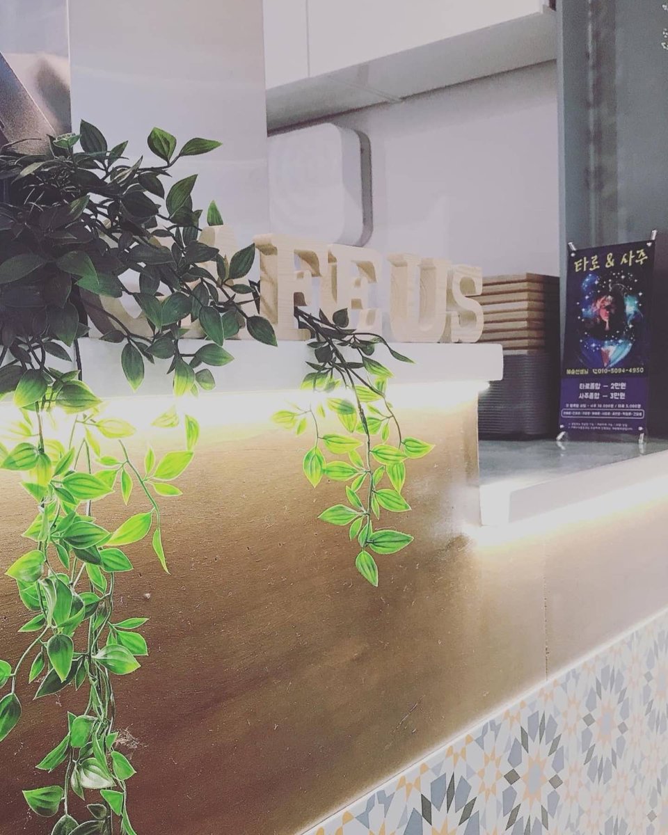 cafeus724's tweet photo. #타투이벤트 Badass tattoo #tattooevent with #cafeus !!!

카페어스에 Good luck charms, good luck tattoo 전시기간에 방문하고 인증샷,태그 #카페어스 #배드애스타투 하셔서 sns에 공유해주시는 분께 미니타투스티커의 디자인 중 하나를 소정의 가격(₩50000) 으로
타투를 해드립니다!! https://t.co/z8yvWawKlP