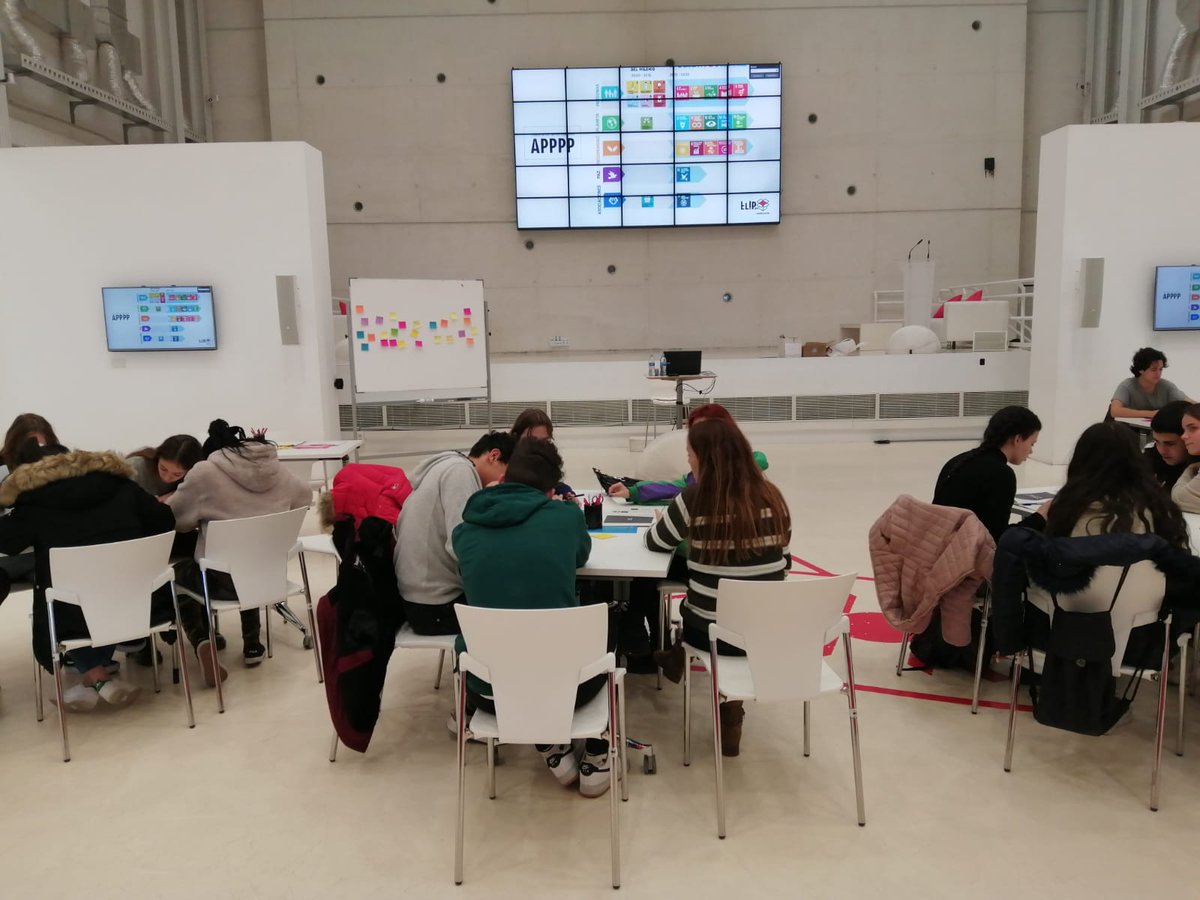 ZGZActiva's tweet photo. Flip&amp;Do 💙

👉 Mirar
👉 Empatizar
👉 Diseñar 
👉 Prototipar 
👉 Testar

Hoy con los alumnos de IES Clara Campoamor @IESCLARACR
#ZaragozaSostenible

Emprendimiento social 🏆
Colabora @loveart_es 😍
#Flipando https://t.co/KCORUsnNaV