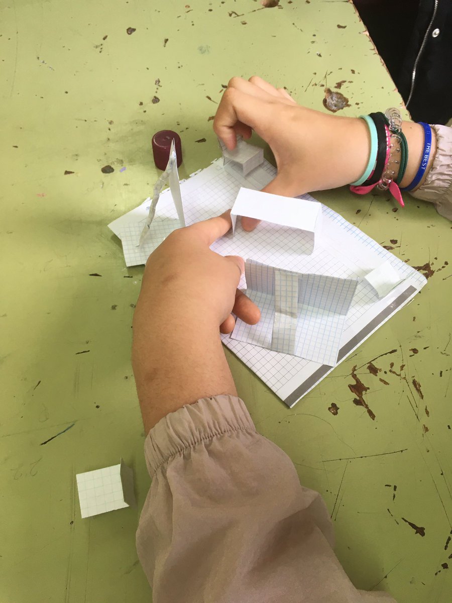 pacheco_dire's tweet photo. 3 #prototipo #designthinking @ies_vinas https://t.co/BTdjtXM93g