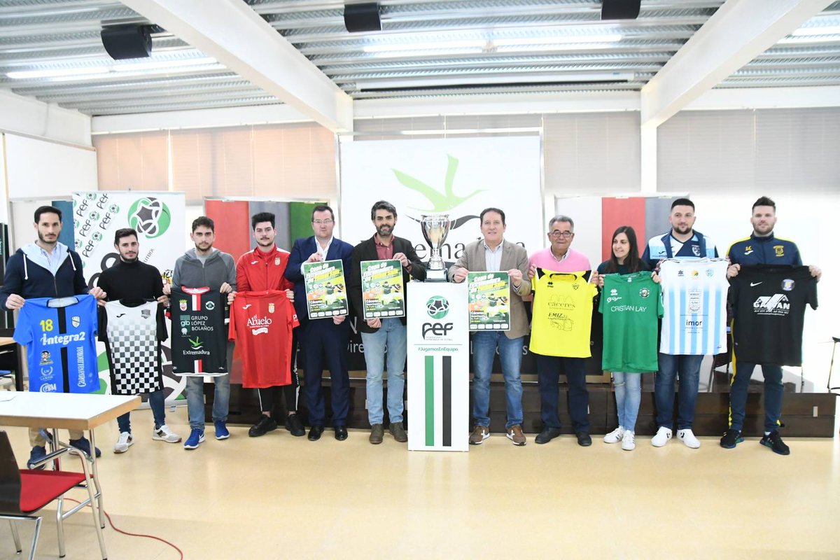 💙 OFICIAL 💙
Esta mañana se ha celebrado el sorteo de la fase final de la Copa de Extremadura. Nuestro rival en cuartos de final será el UD Zarza. La "final a 8" se jugara íntegramente en Cáceres los días 6,7 y 8 de Marzo. La fiesta del fútbol sala extremeño ya está en marcha.