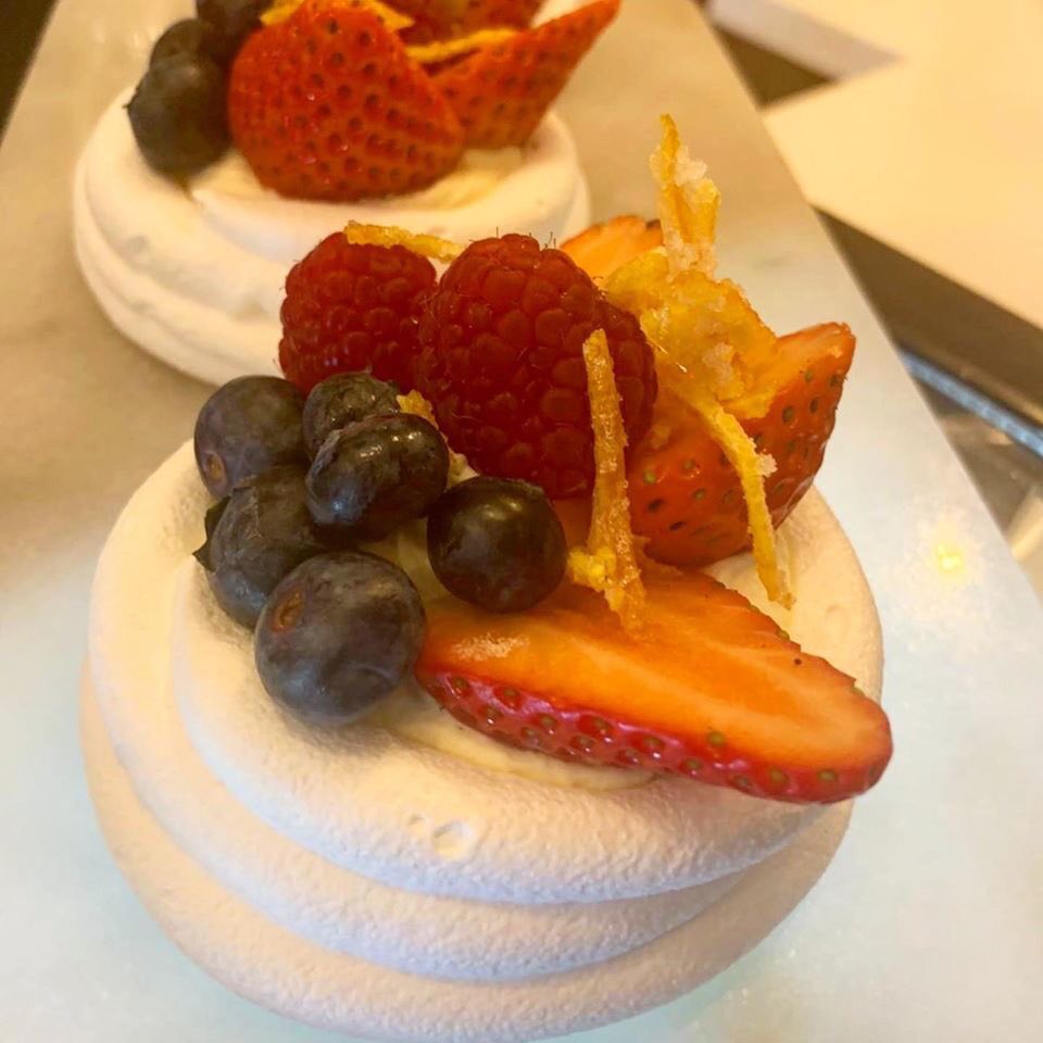Today’s Tea Room selection includes Meringues with clotted cream, strawberries and blueberries. The perfect midweek sweet to accompany your Feathers own blend tea or Coffee ☕️🍰 #Sweet #TeaRoom #CoffeeAndCake #FeathersTeaRoom #FeathersLudlow #MidWeekTreat #HumpDay