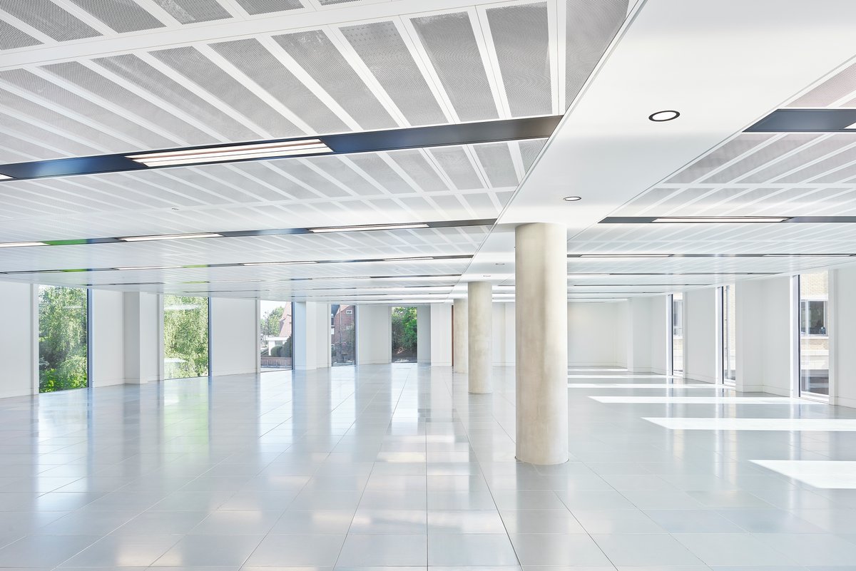 Lantern_MaidenH's tweet photo. On dark Winter days, get top tips on how your office design can benefit your #worklife 💡So many windows here, we get a good dose of daylight no matter what the weather is doing! https://t.co/sMhvZbS73C #Design #OfficeSpace #New #WednesdayWisdom @LSHtweets @knightfrank @Savills https://t.co/8UbxJza54v