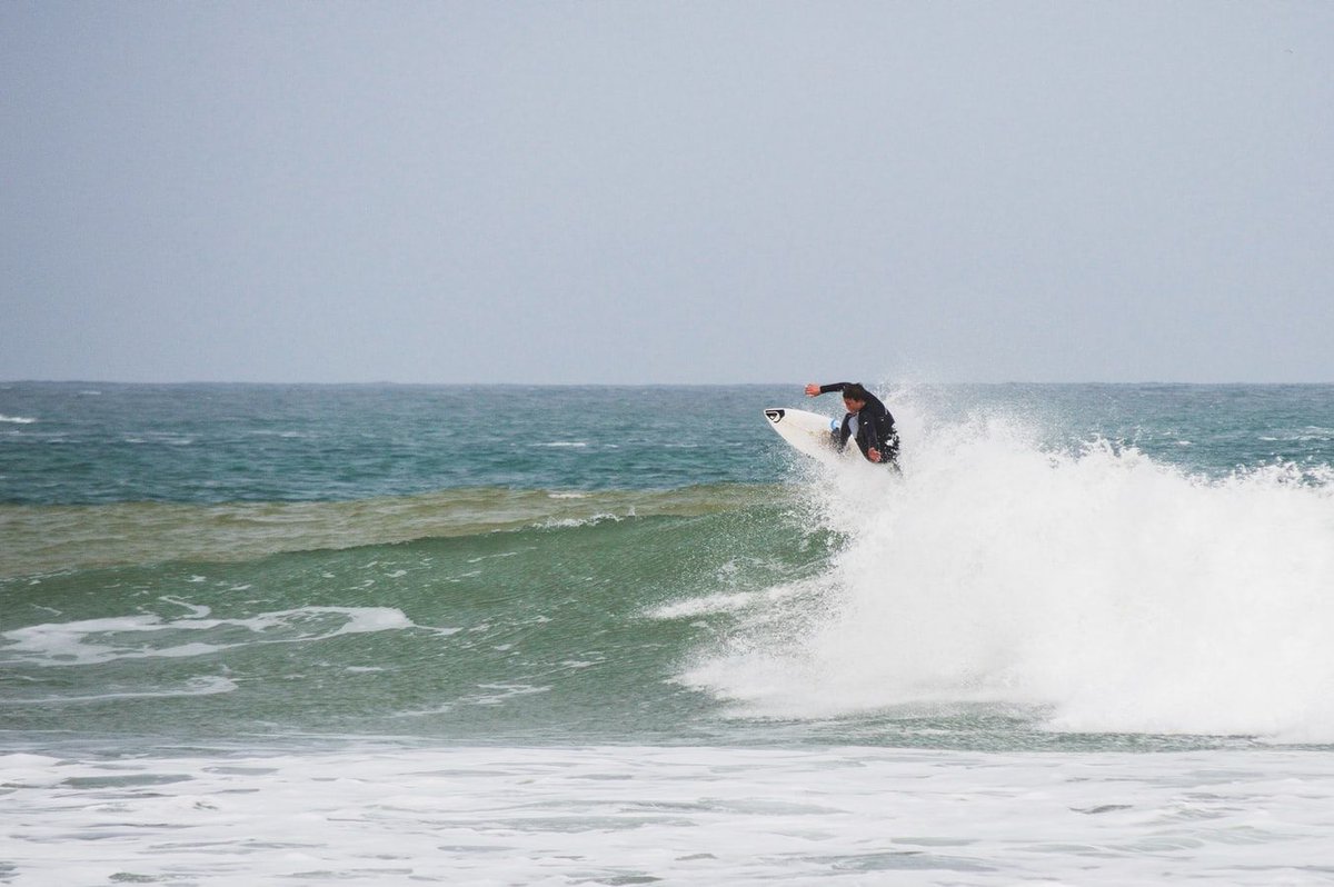 TheHolidayCots's tweet photo. 🏄🏼Surfs Up🏄🏼
Catch a wave at Widemouth Bay during your stay at @widemouthbarns. This surfing beach in North Cornwall is excellent for both experienced & beginner surfers.
🛏️ Sleeps 1-6
https://t.co/8u3bZbJJ4U
#Bude #Surfing #WidemouthBay #Cornwall #WidemouthBeach #Beach https://t.co/bt0Lsvl5DX