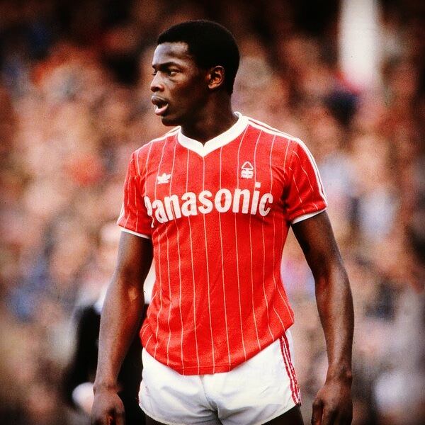 lgtbi_garrotxa's tweet photo. Un dia com el d'avui, #19defebrer de l'any 1961,va néixer Justin Fashanu, el primer futbolista professional que va sortir de l'armari i que per desgràcia es va acabar suïcidant per la pressió social que va rebre.Seguim lluitant per deixar de commemorar dates així. #stoplgtbifobia https://t.co/mwPK5rvpst