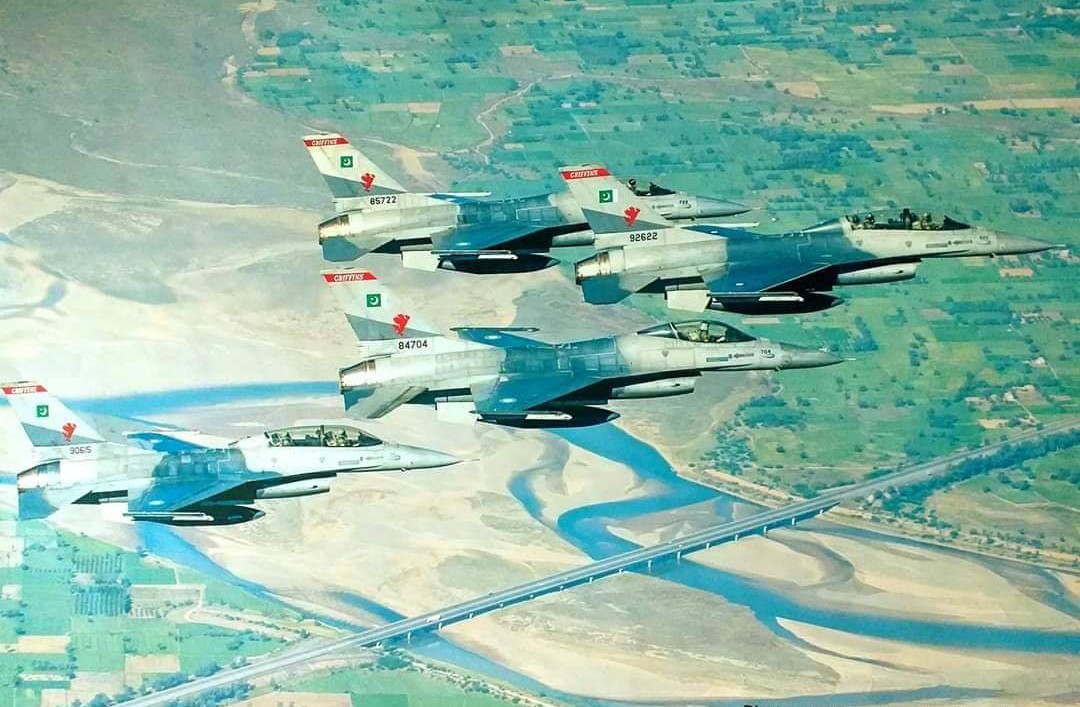 ruman_afzal's tweet photo. GET READY KARACHI !!!
PAF to Celebrate Feb 27 As 'Surprise Day' & in this regard, an Air Show has been planned for Karachties over salt & pepper, sea view (Farhan Shaheed Park)
Be there @ 12 Hours.. Enjoy
#ARROW1
#PSL5 #DGISPR #IAF #PAF #TayyarHain https://t.co/8e153vLFQ4