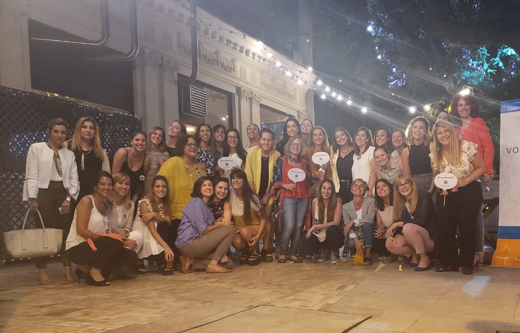 Adel1ta's tweet photo. En el marco de @VocesVitalesAr ayer dimos inicio a esta nueva iniciativa: una red de mujeres que conectan, mentorean y visualizan.
#sumate a @AlumniVoces https://t.co/GREvbc8z38