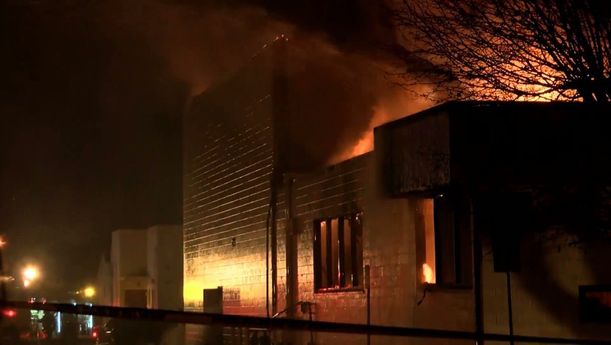 TheSecretList's tweet image. 2 CALIFORNIA FIREFIGHTERS KILLED IN LIBRARY/STRUCTURE FIRE
firefighterclosecalls.com/2-california-f… @CAFirefighters @CalChiefs_CFCA @IAFFNewsDesk @IAFC_SHS @iafc @TulareCoFire @CALFIRE_TUU #Porterville #California #firefighters #firefighter #lodd #rip